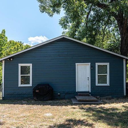 Escape To A Restored 1920S East Waco Bungalow Екстериор снимка