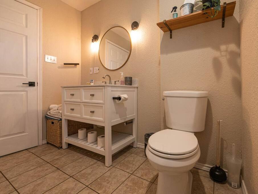 Escape To A Restored 1920S East Waco Bungalow Екстериор снимка