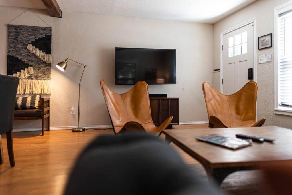 Escape To A Restored 1920S East Waco Bungalow Екстериор снимка