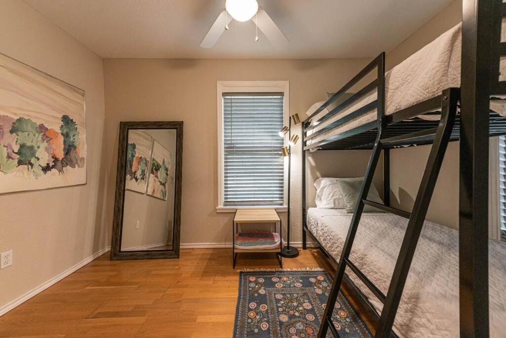 Escape To A Restored 1920S East Waco Bungalow Екстериор снимка