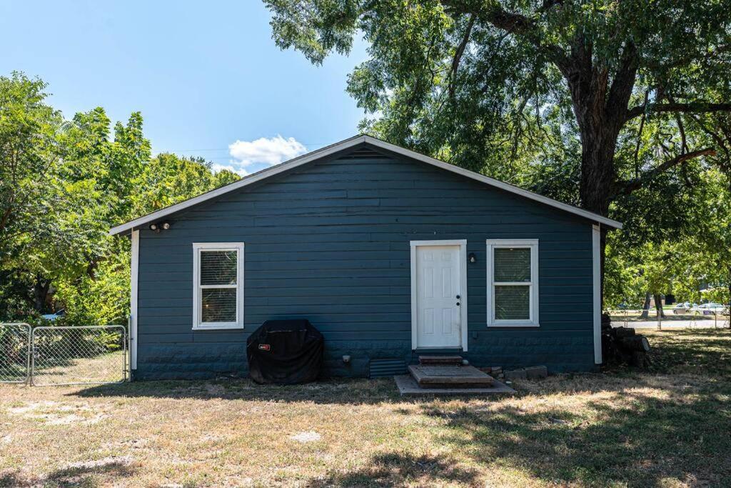 Escape To A Restored 1920S East Waco Bungalow Екстериор снимка